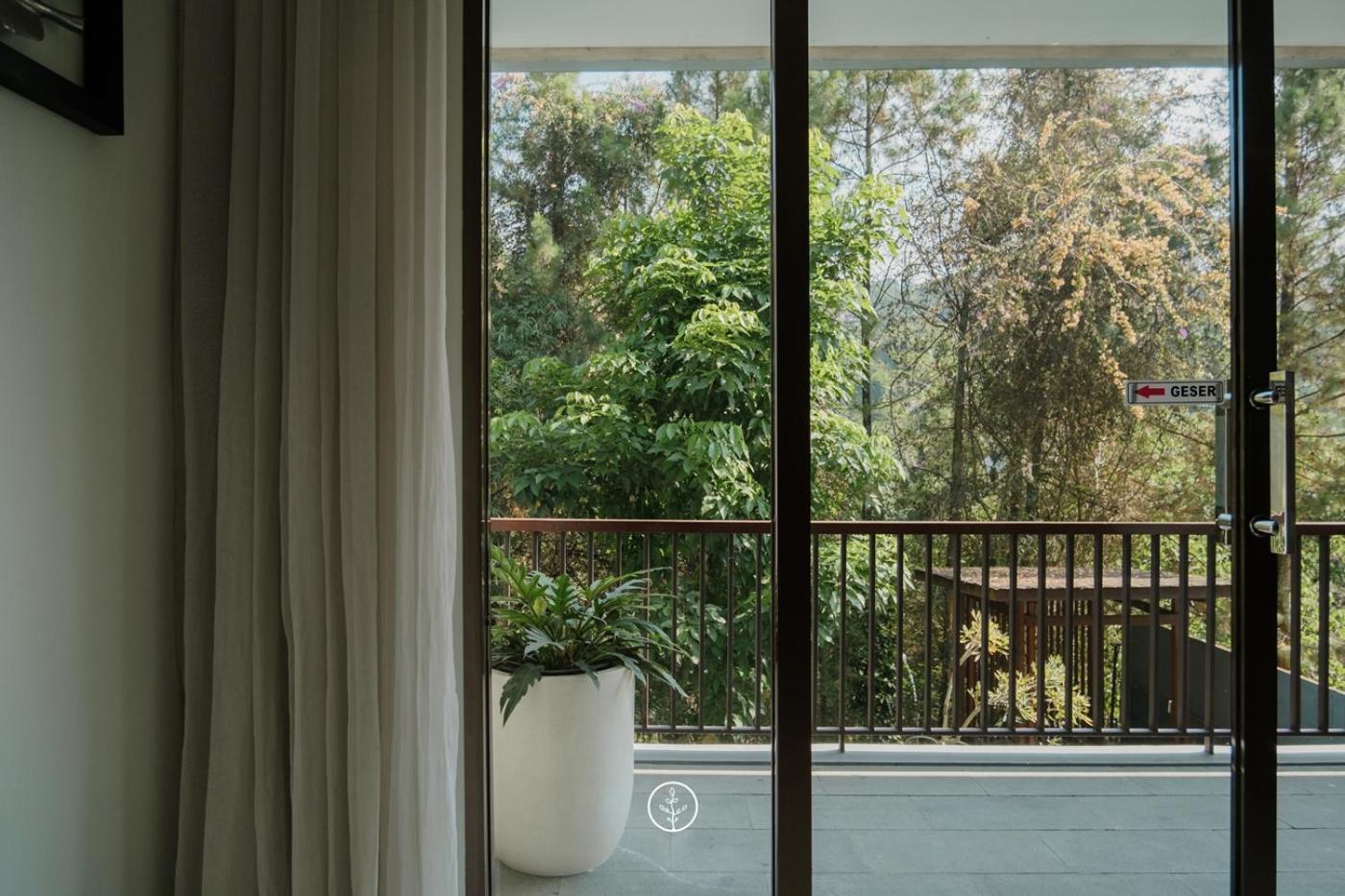 Hikari Hill View Villa 7 Bedrooms With A Private Swimming Pool And Billiard Bandung Esterno foto