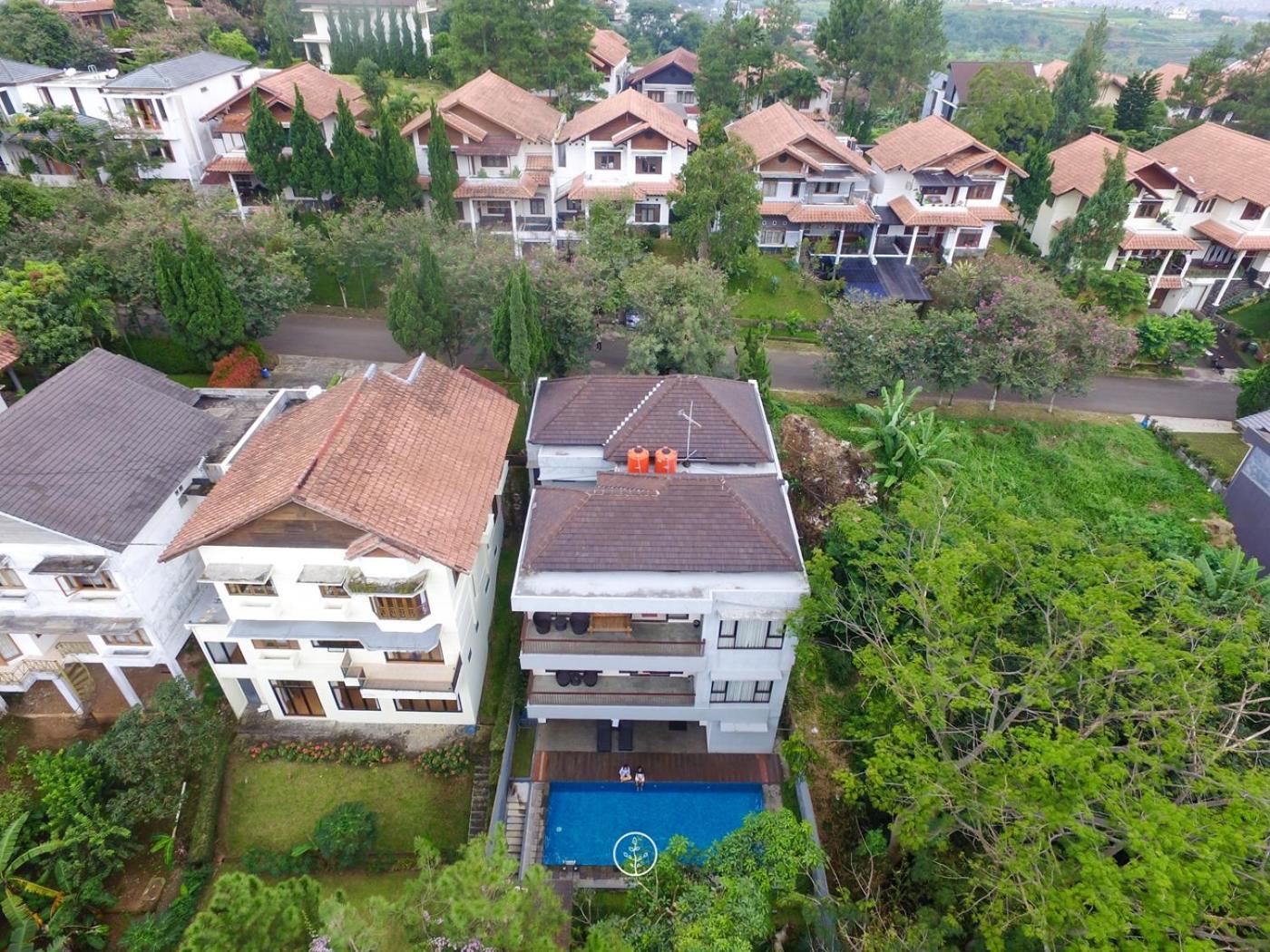 Hikari Hill View Villa 7 Bedrooms With A Private Swimming Pool And Billiard Bandung Esterno foto